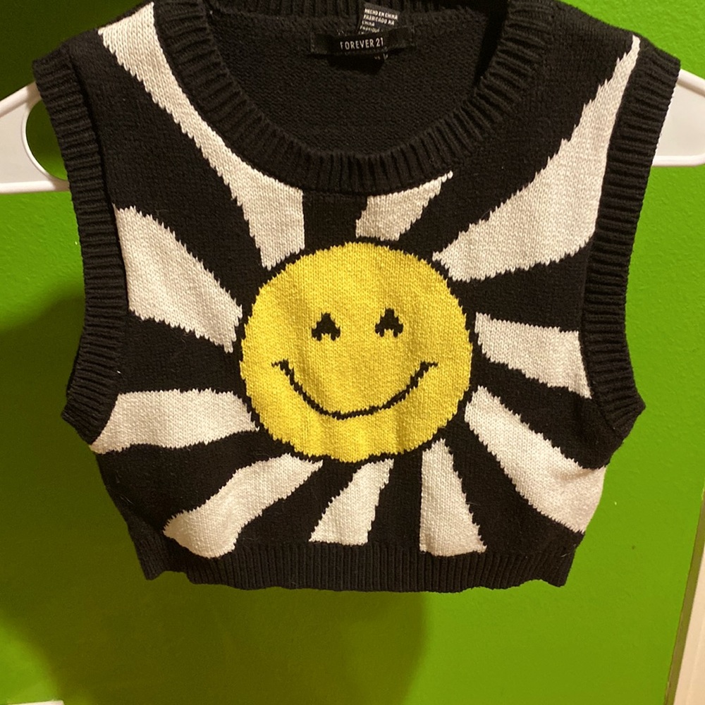 Sweater with smiley face on the front size, extra small sleeveless sweater